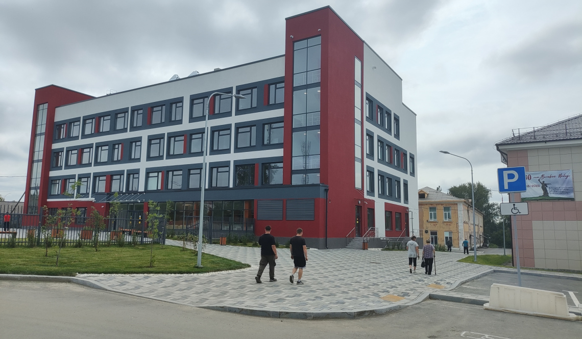 Открытие новой поликлиники в Артемовском запланировали на начало сентября